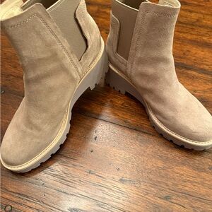 Dolce Vita Women's  Suede Lug Sole Tan Ankle Boots Size 9M